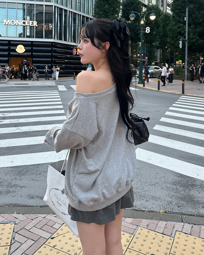 オフショルダー　セットアップ　ハンドメイド セット）オフショルダーTシャツ＆ショートパンツ | ファッション通販