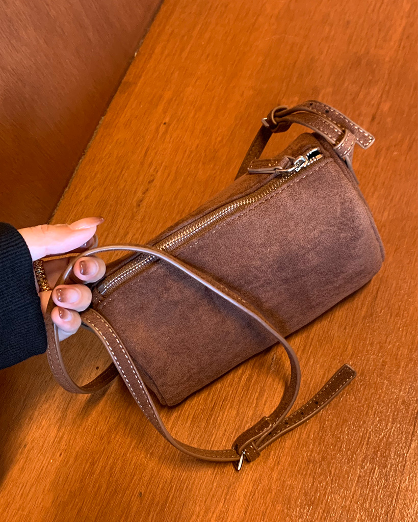 スエードスクエアショルダーバッグ | ファッション通販サイト NUGU