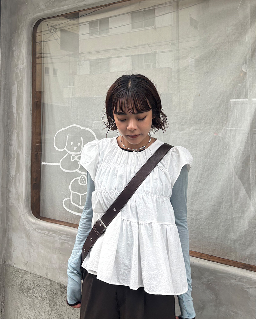 スモッキングシャーリングブラウス