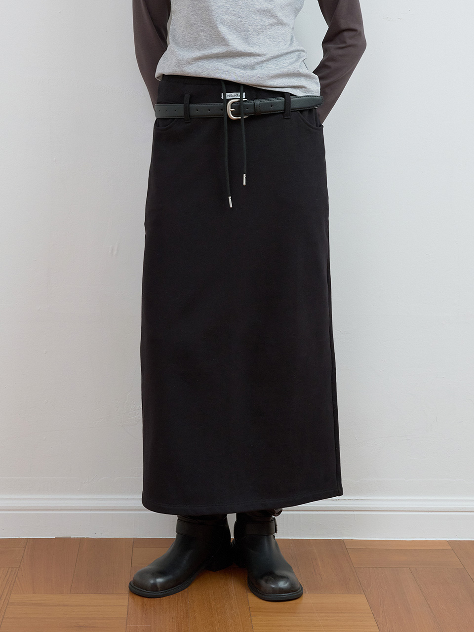 BELT SET BACK SLIT SWEAT SKIRT BLACK