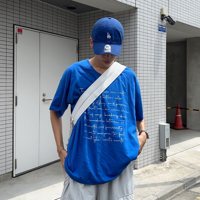 Uネックレタリング半袖Tシャツ