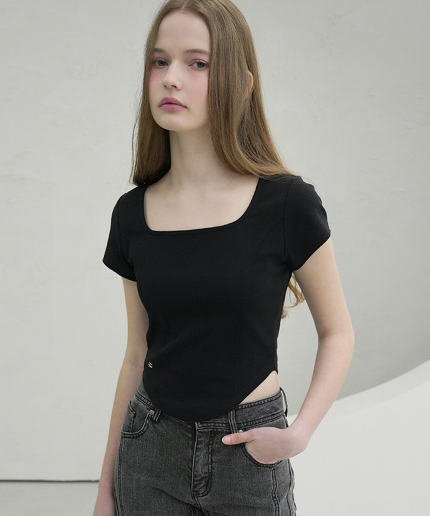 Neuel Square Neck Line Crop T-Shirt BLACK | ファッション通販
