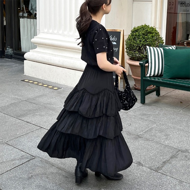 フリル付き黒スカート