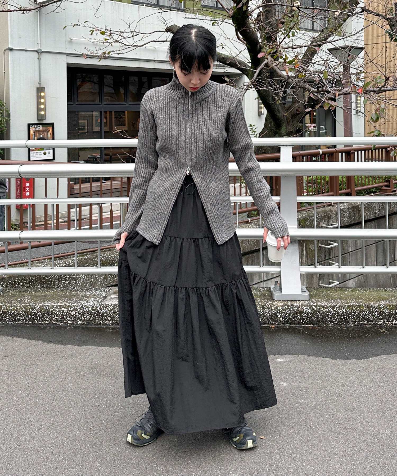 pium ドロストベルトティアードフリルスカート チャコール ドロストベルトティアードフリルスカート – pium