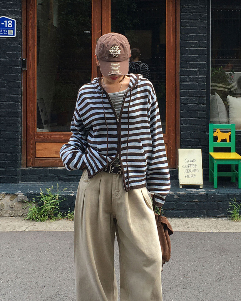 ひなどりページ Czarna torebka wieczorowa z tkaniny z biżuteryjnym zapięciem