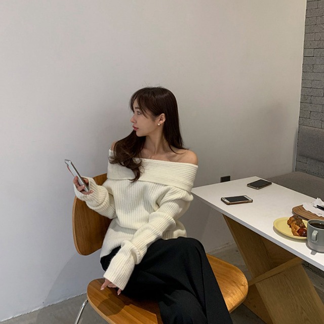 NOBLE オフショルダーリブニット ホワイト 美人百花掲載》オフショルダーリブニット【洗濯機洗い可/抗ピル