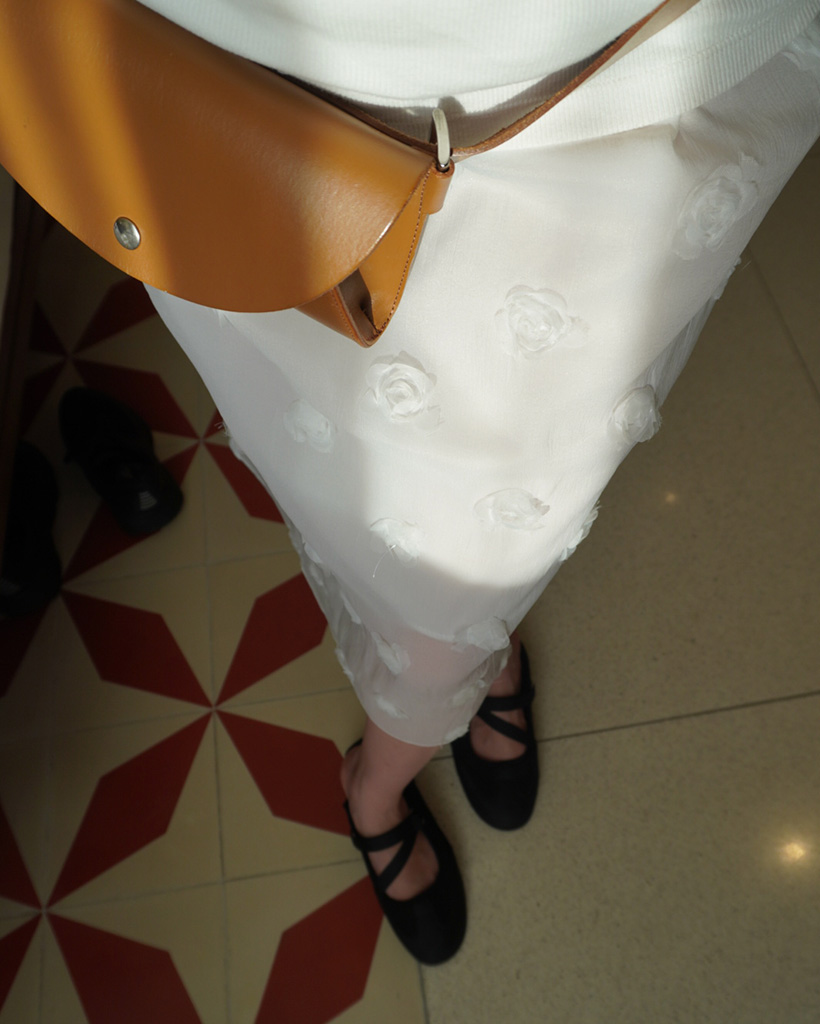 ローズモチーフシアーミディスカート | ファッション通販サイト NUGU