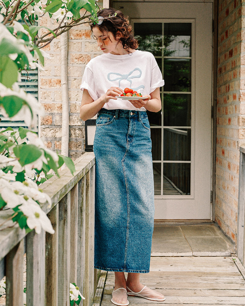EMBO HEART RIBBON BASIC FIT T SHIRT WHITE BLUE