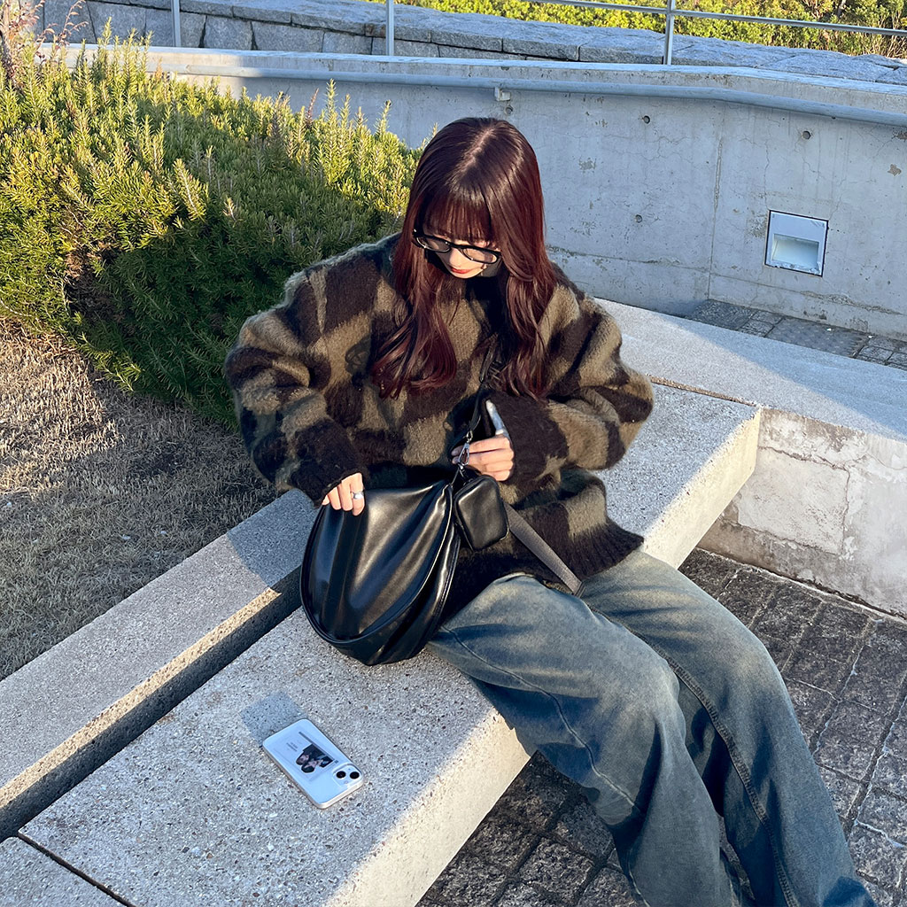 バッグ rhythm777 ポーチ・ショルダー紐付き】フラワーカットフェイクレザーバッグ