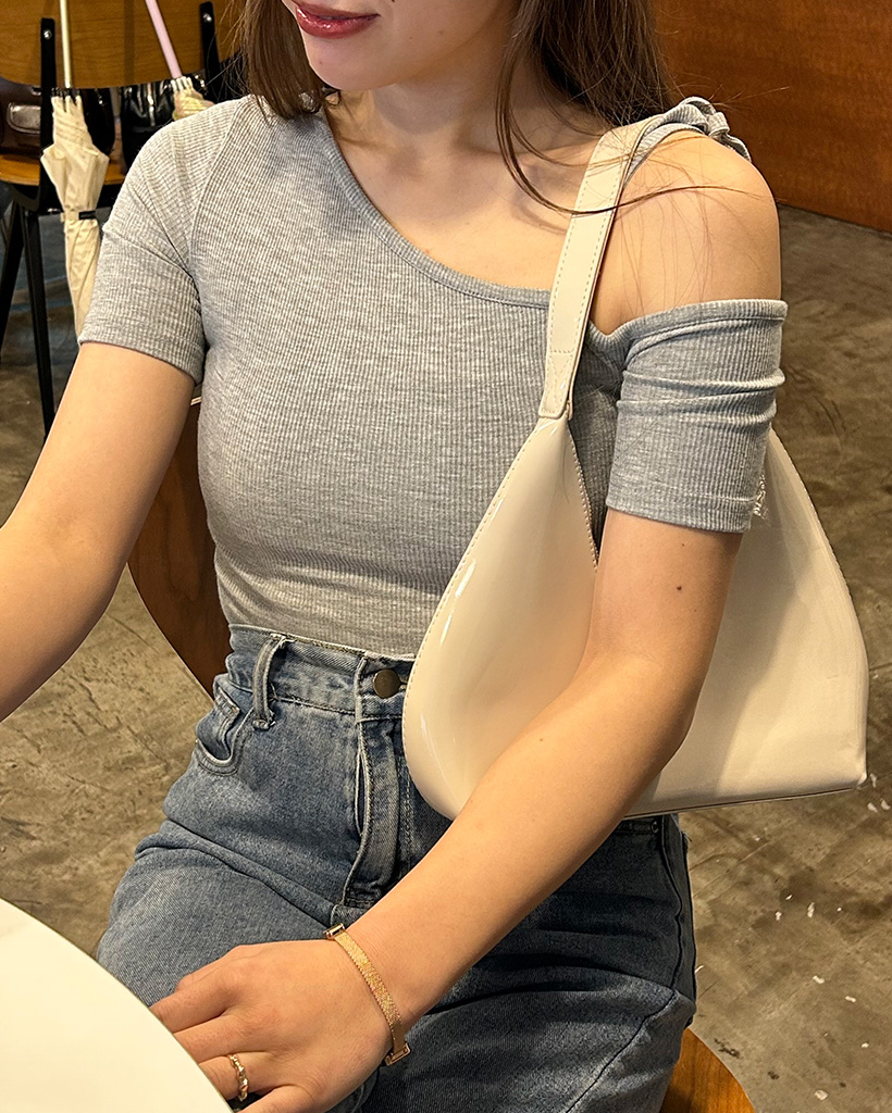 ワンショルダーストラップハーフスリーブTシャツ | ファッション