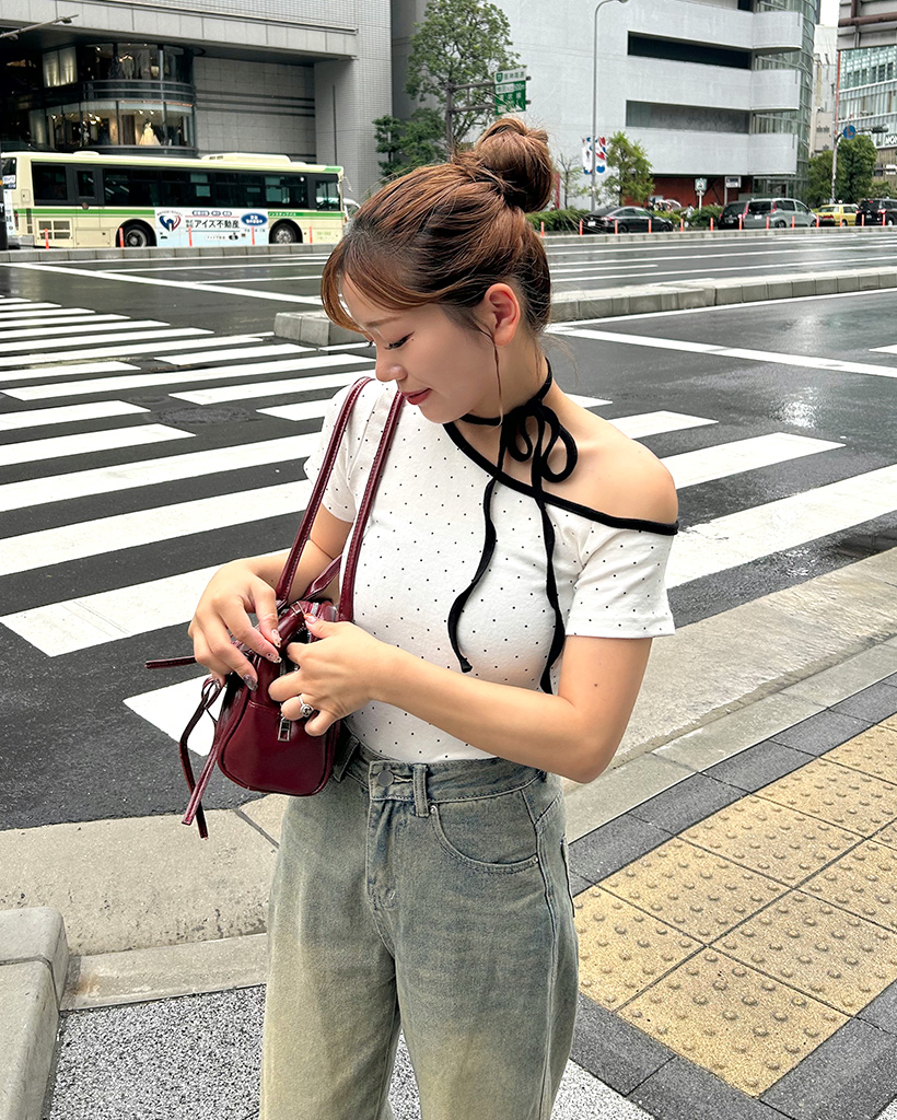 ワンオフショルダーバイカラーハーフスリーブTシャツ