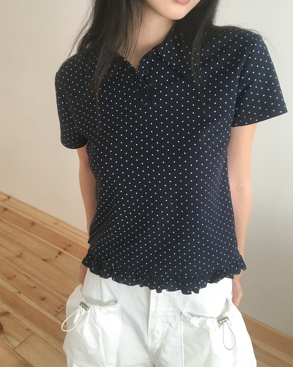 Hillda ドット柄フリル付き黒半袖Tシャツ Tシャツ レディース 半袖 トップス フリル 水玉 白 M 即納 黒
