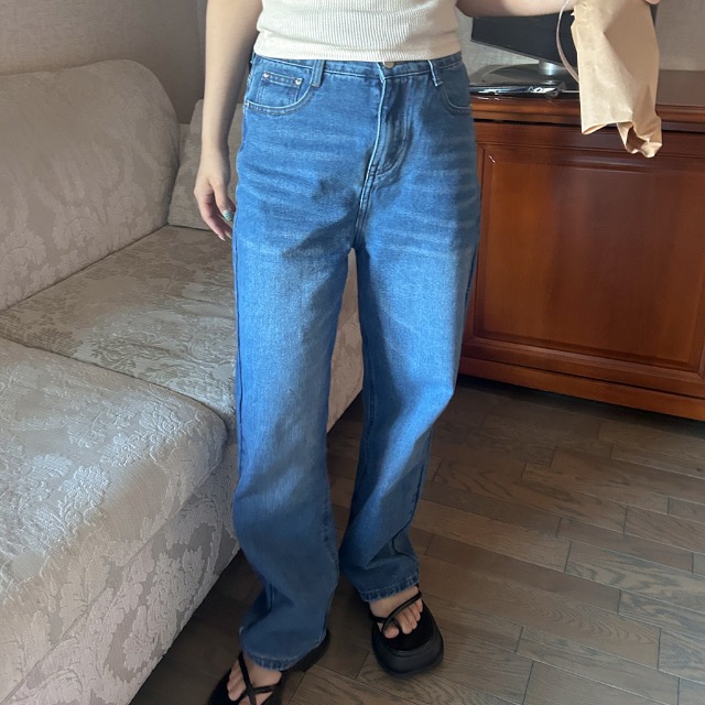 ストレートデニムパンツ