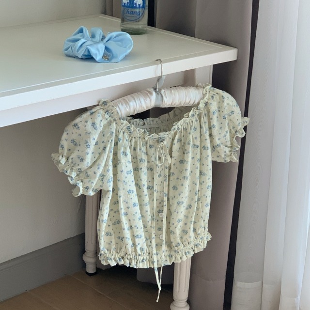 Myオフショルダークロップドフリルフラワー花柄半袖ブラウス