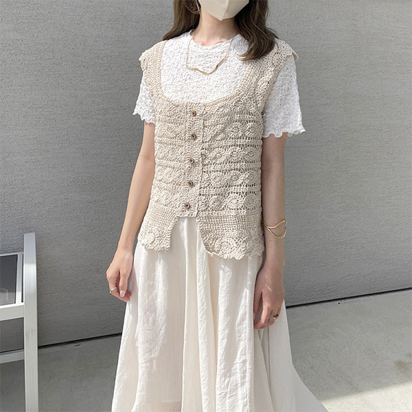 新品未使用☆ベージュ☆ 【Cross×Linen】並びボタンベスト セール】 【Cross×Linen】並びボタンベスト（ブラック/ベージュ