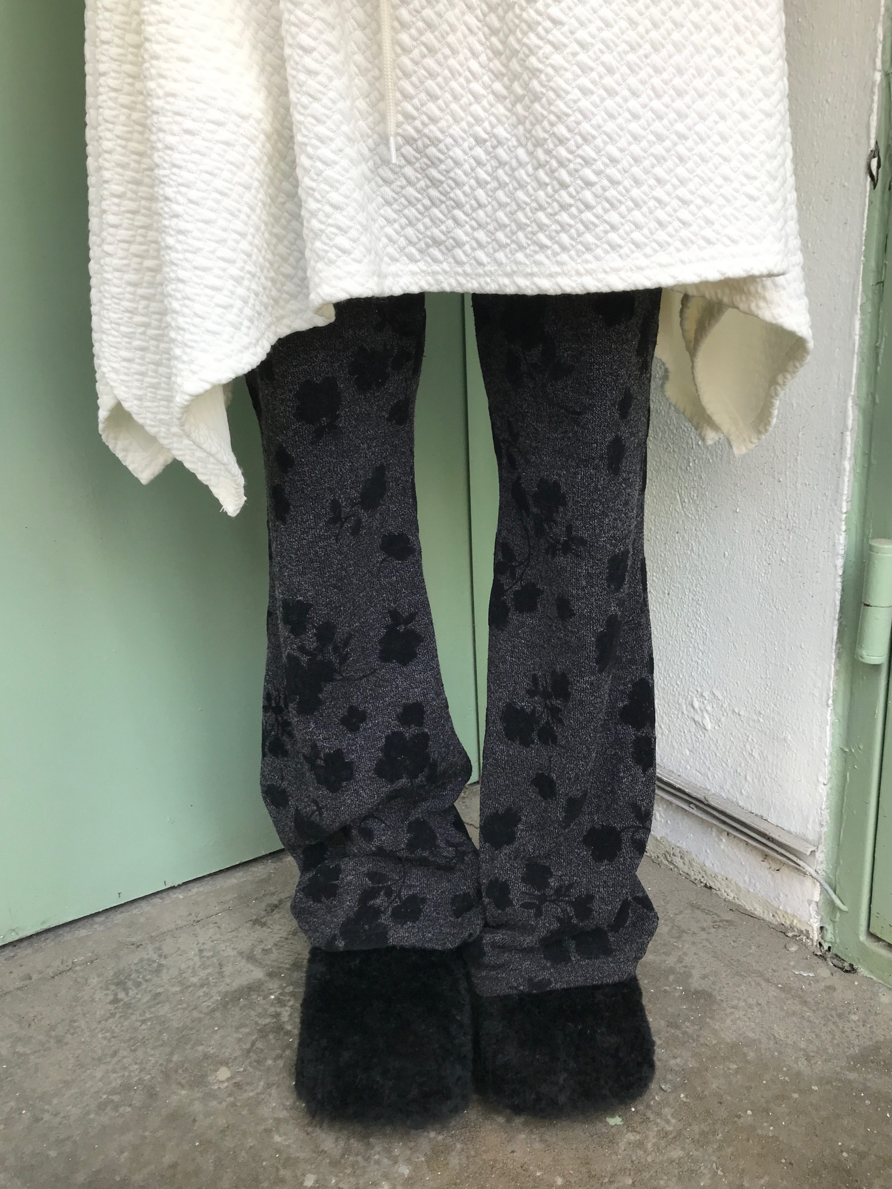 フラワーブーツカットニットパンツ