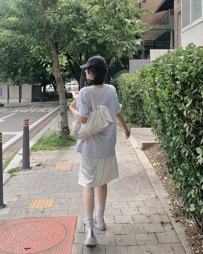 ポイントミドル丈サテンスカート | ファッション通販サイト NUGU