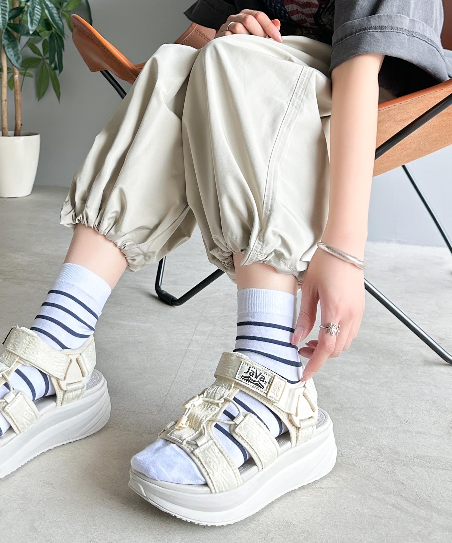 シャラ Javaジャバコラボ》足元からお洒落をアップデート♪厚底ベルクロ