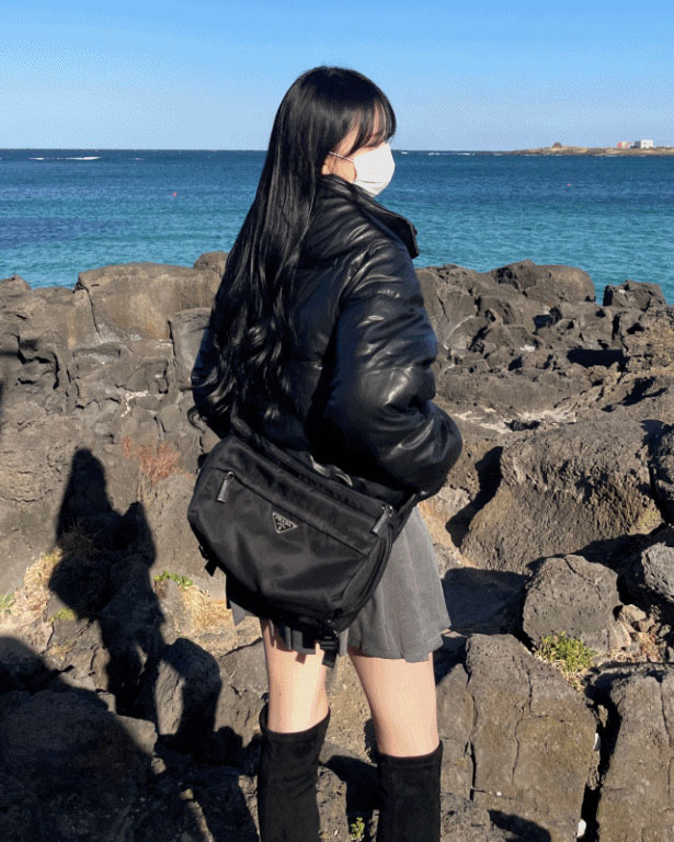 クロップドハイネックレザーショートダウンジャケット