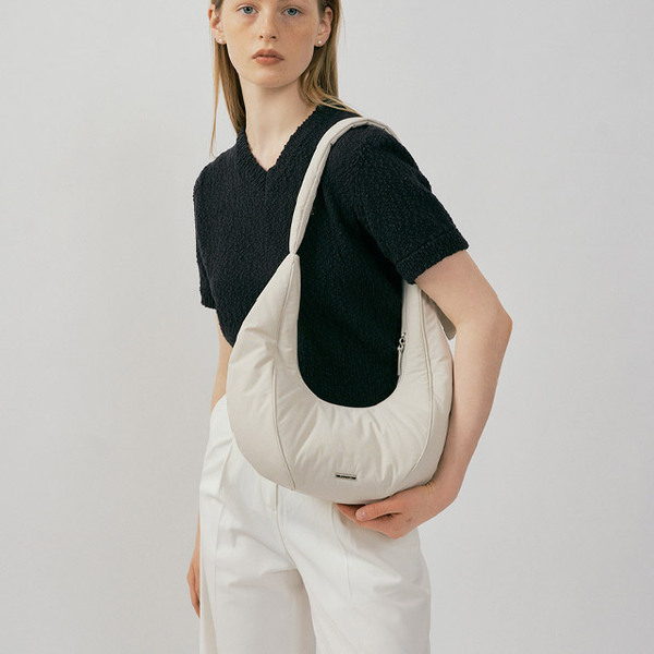 [FOLNUA] Padded Oval Bag ☆送料込☆ FOLNUA PADDED OVAL BAG LIGHT GRAY - COTTON | ファッション