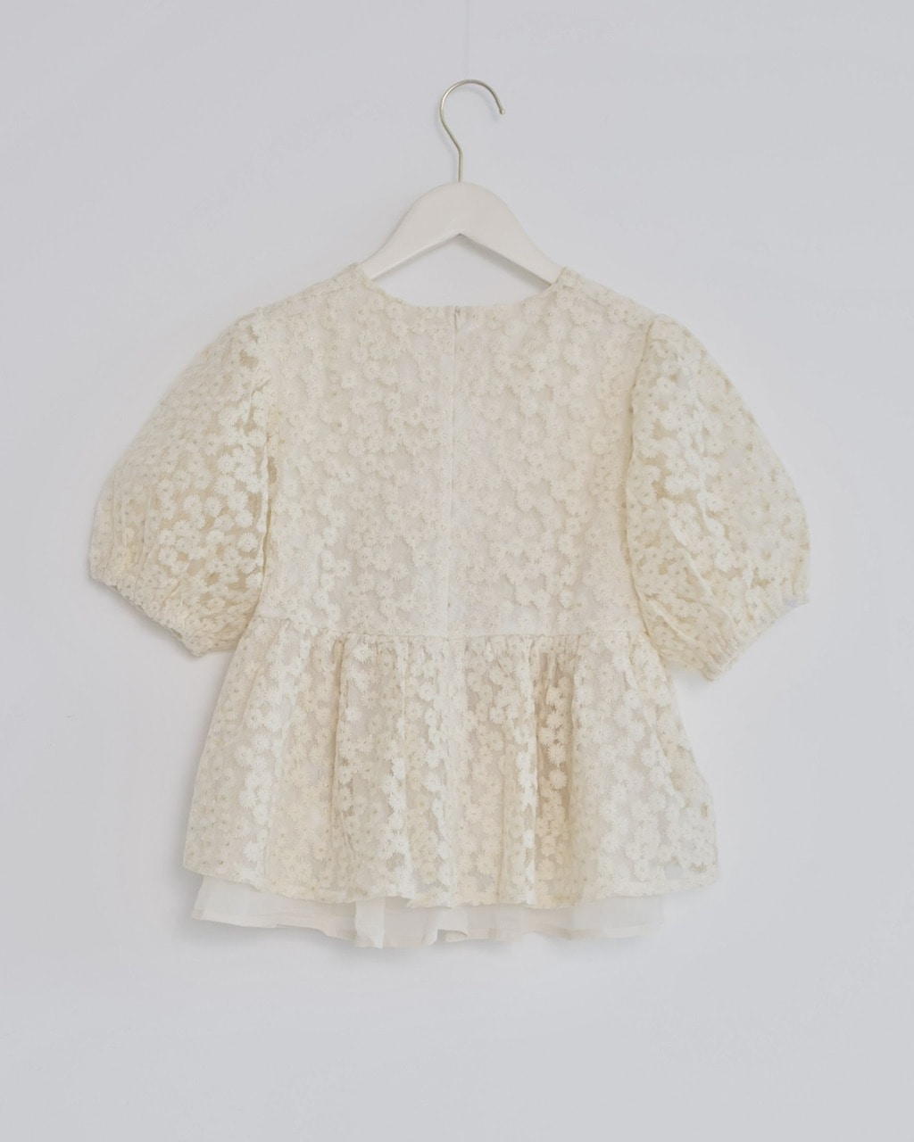最終価格！ sheller 花柄 フラワー 刺繍 ペプラム 販売終了】フラワー刺繍ペプラムトップス | ファッション通販