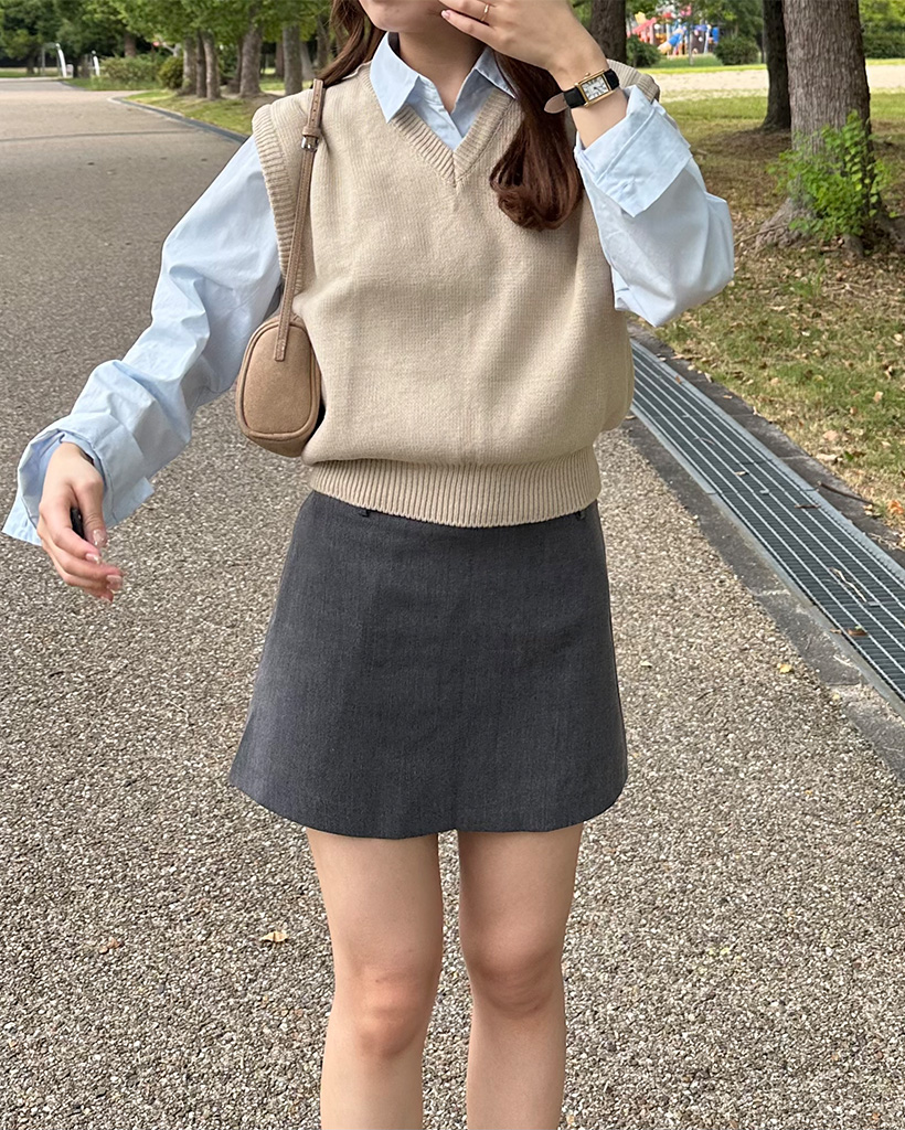 Vネックリブヘムセミクロップドニットベスト | ファッション通販