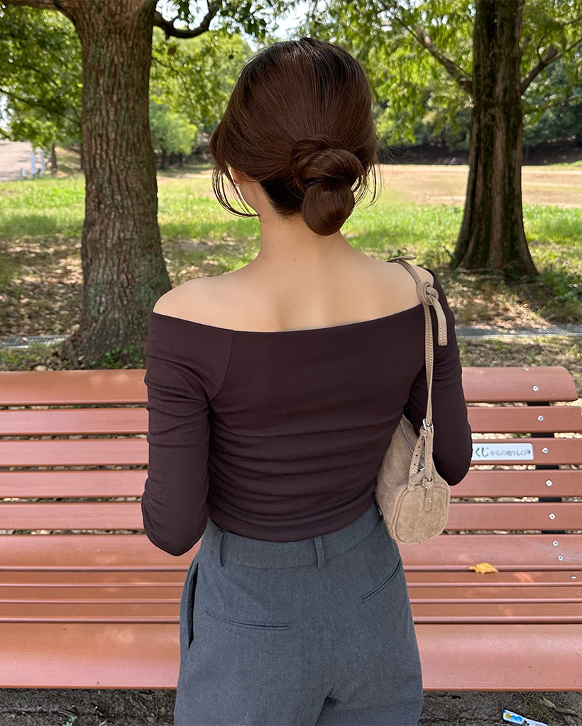 値下げGlossy クロップドオフショルダーグレーXS XS～Lサイズあり】フロントジッパー×オフショルダーリブニット