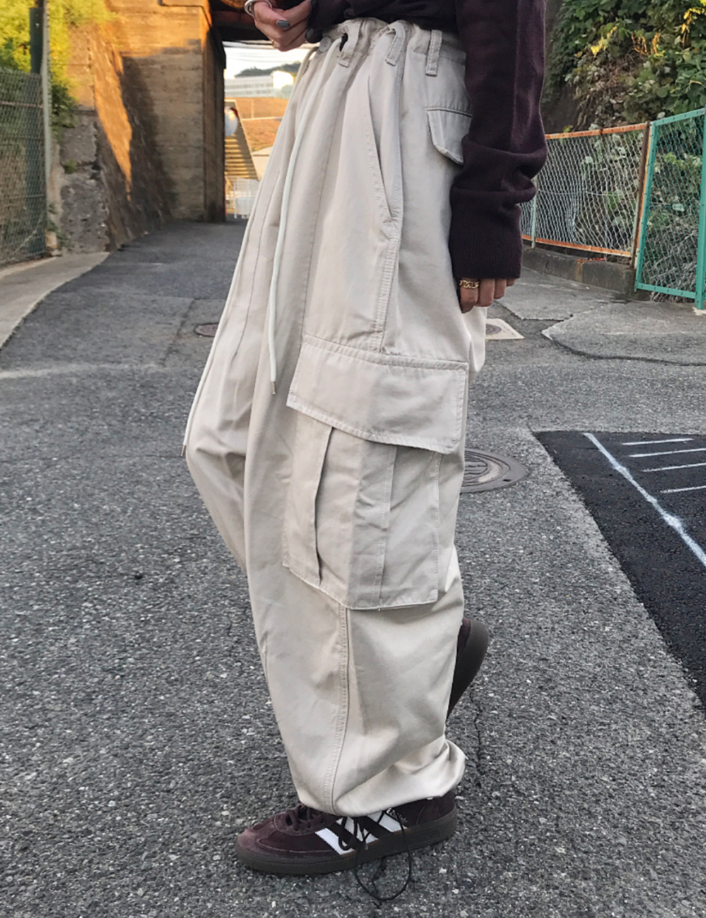 カーゴパンツ ワイドパンツ ドローストリング グレー カーゴドローストリングワイドコットンパンツ | ファッション通販