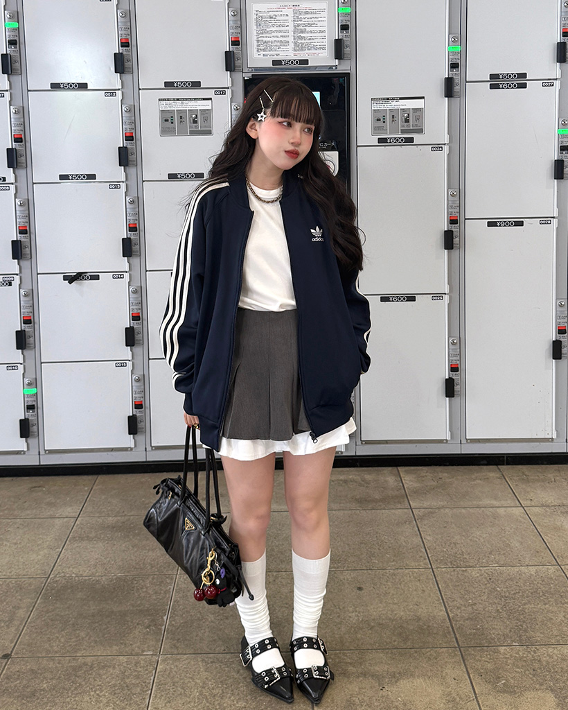 【関税込み】HommeGirls タン プリーツ ミニスカート HommeGirlsのタン プリーツ ミニスカートがセール中