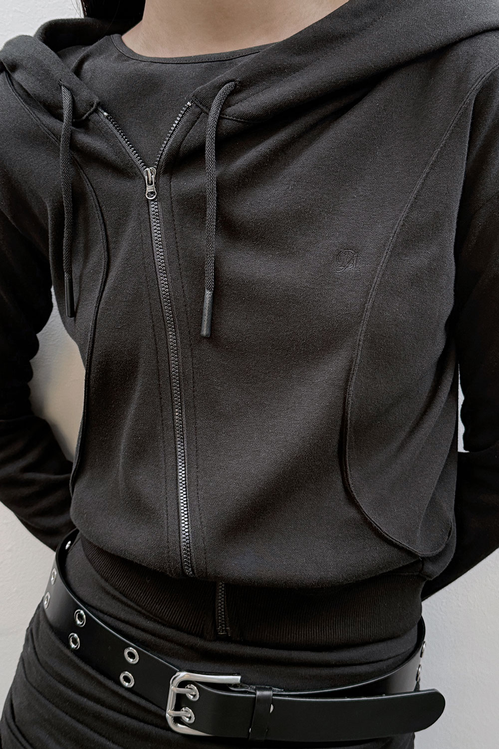 [Influencer pick] DIAGONAL ZIP UP HOODIE - black