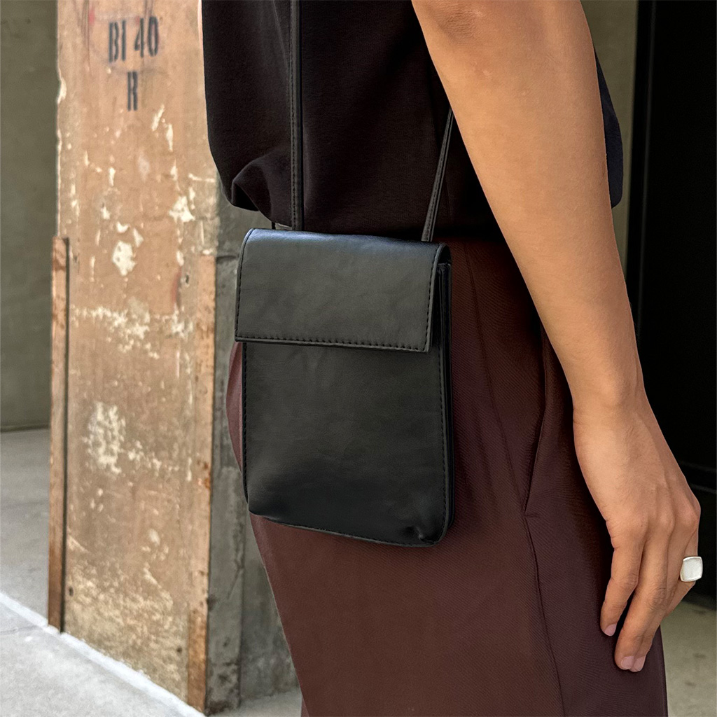 四角窓のふたつきショルダーバッグ 楽天市場】2Wayスクエアショルダーバッグ トートバッグ 正方形