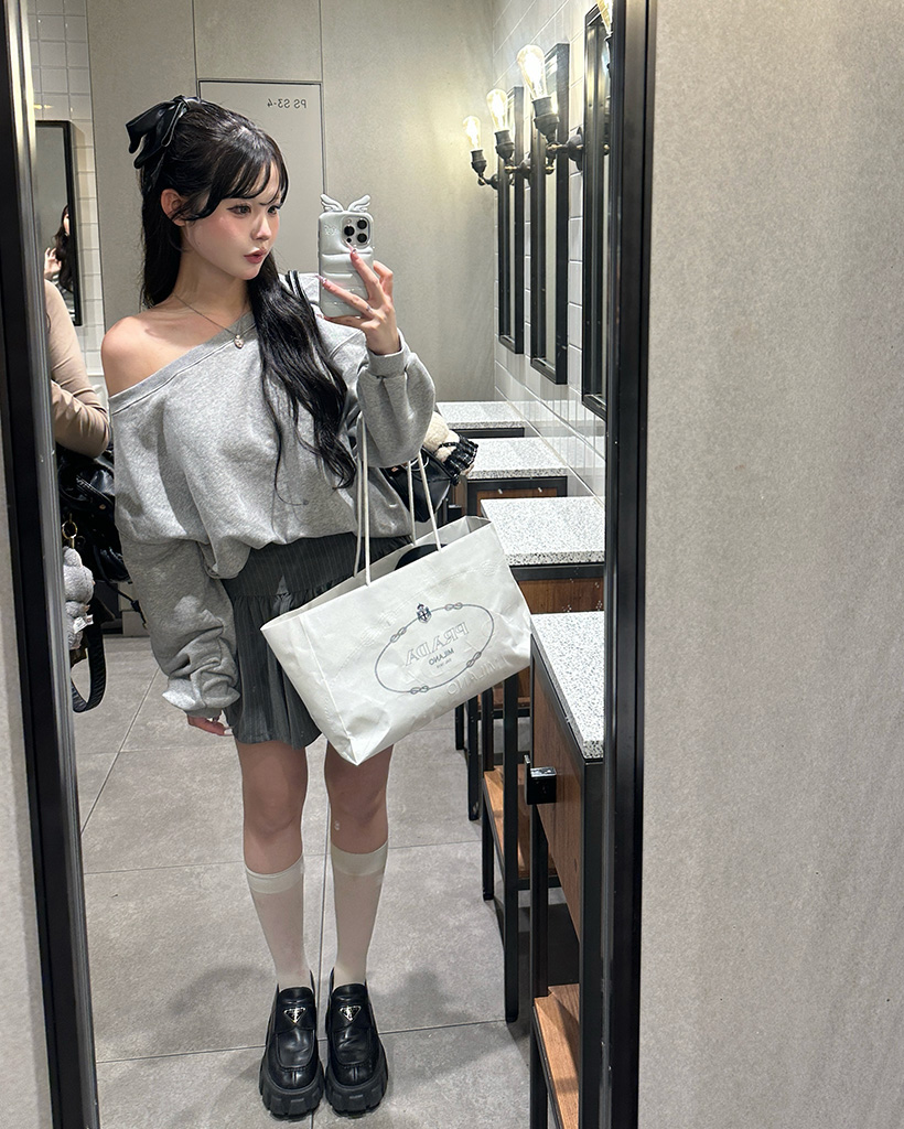 ヤンガオ　yanggaoグレー Tシャツ XL／ショートパンツ Ｌセット セット）オフショルダーTシャツ＆ショートパンツ | ファッション