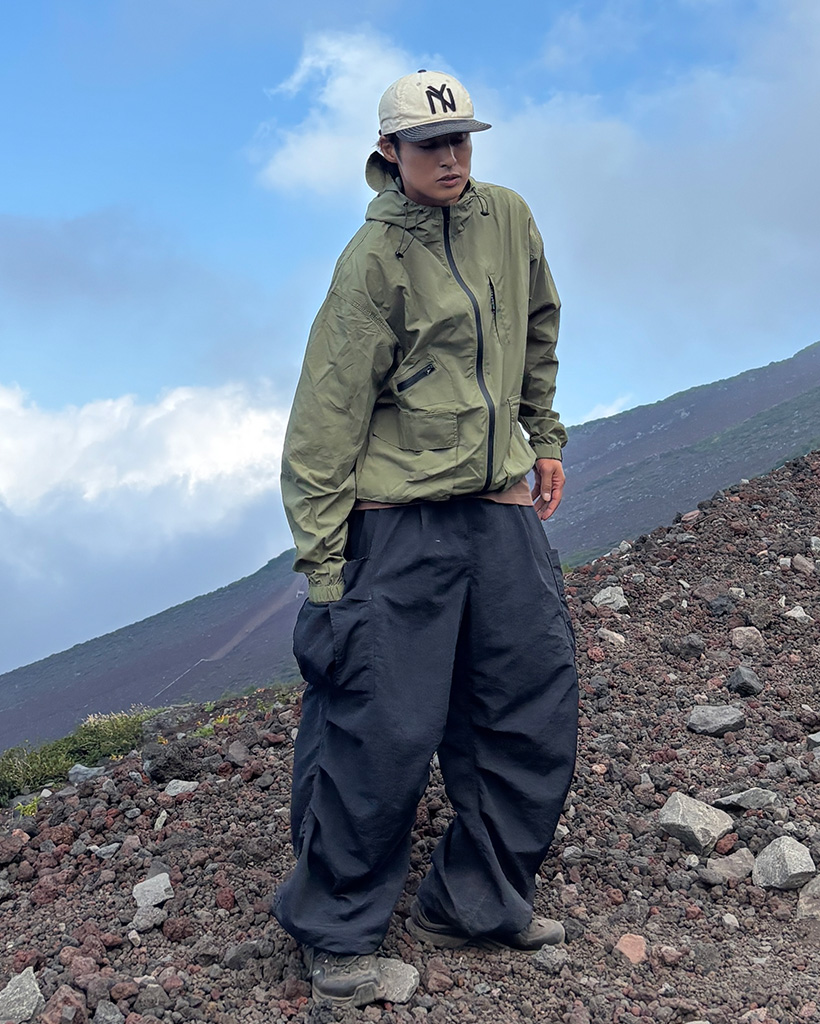 レバークーゼン　ウィンドブレーカー バイエル・レバークーゼンウインドブレーカー2024/25黒と赤 - J League