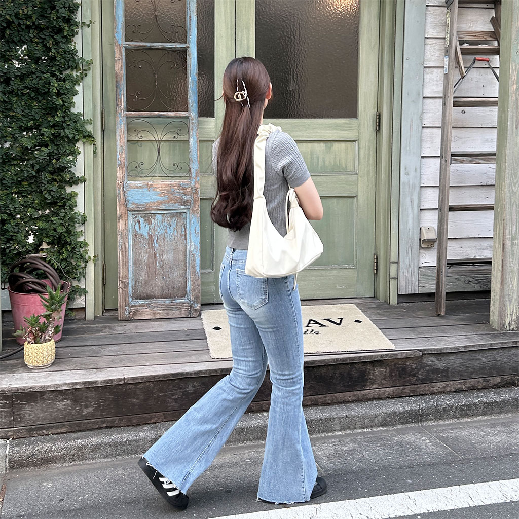 カモフラージュフレアデニムパンツ フレアデニムパンツ カモフラ柄 メンズ 総柄ジーンズ タック入り