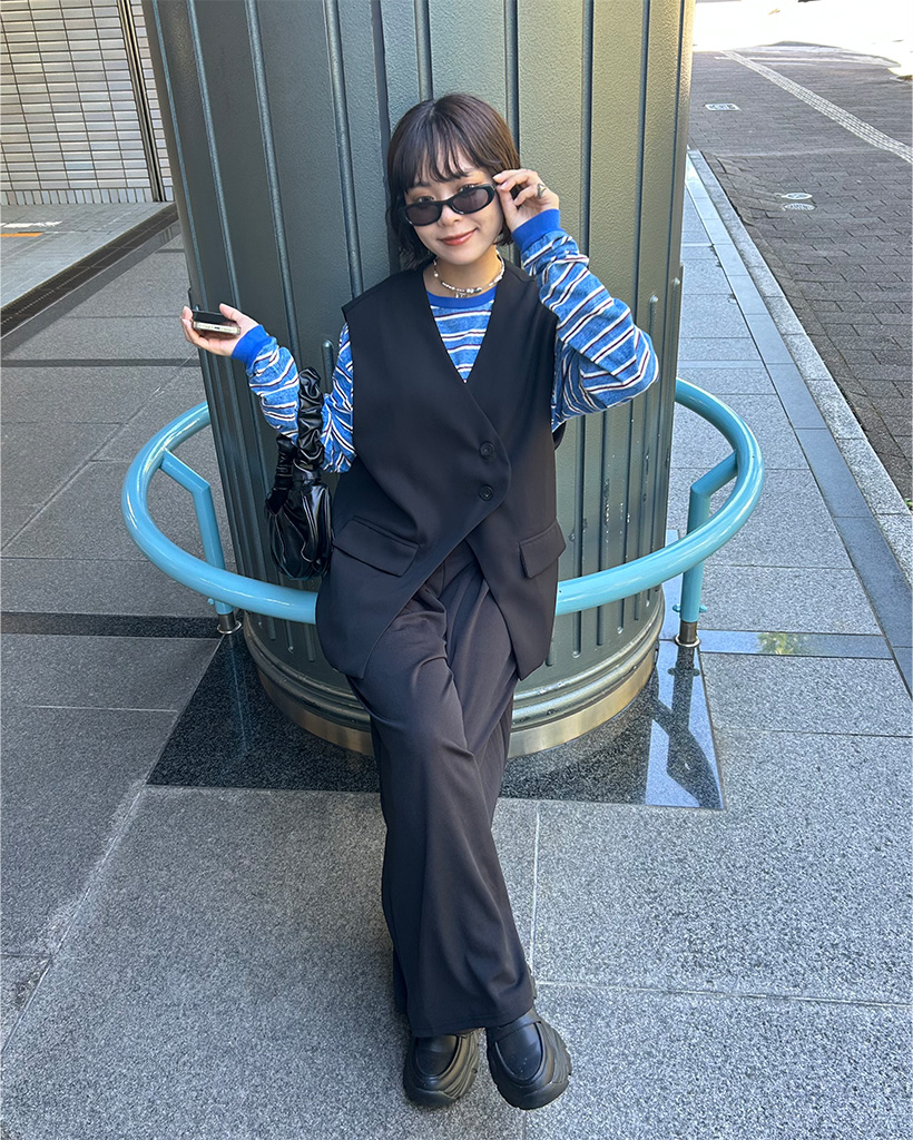 Vネックスリムベスト