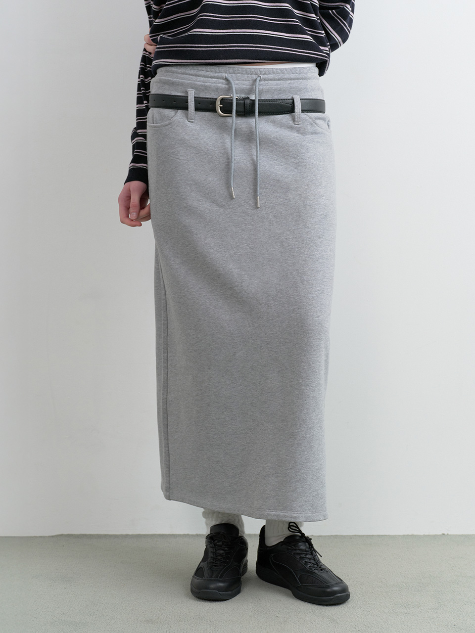 BELT SET BACK SLIT SWEAT SKIRT GRAY