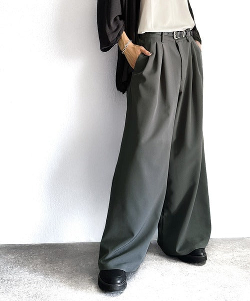 美しさはタックから。」3タックY2Kスーパーワードスラックス／Three