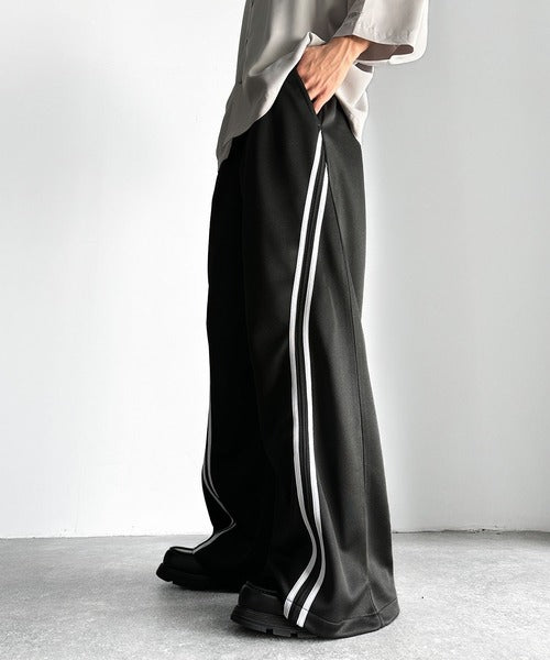 さっと脚長。」カーブラインワイドトラックパンツ／Curve Line Wide