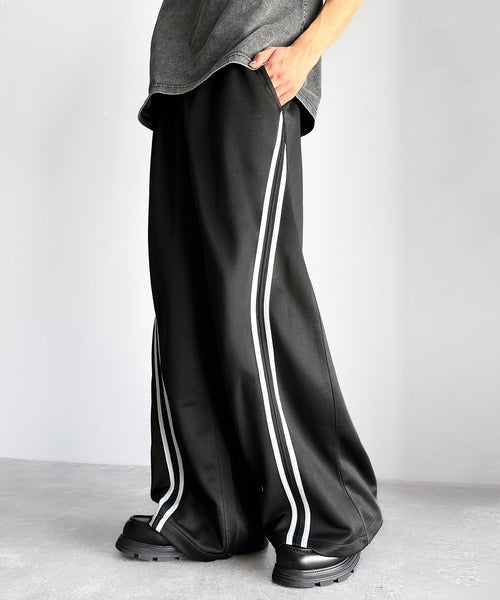 さっと脚長。」カーブラインワイドトラックパンツ／Curve Line Wide