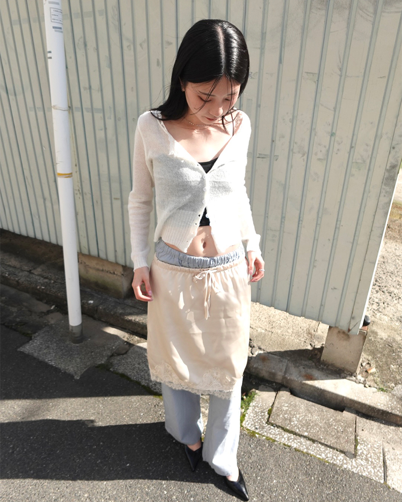 サテンウエストゴムレースミドルスカート