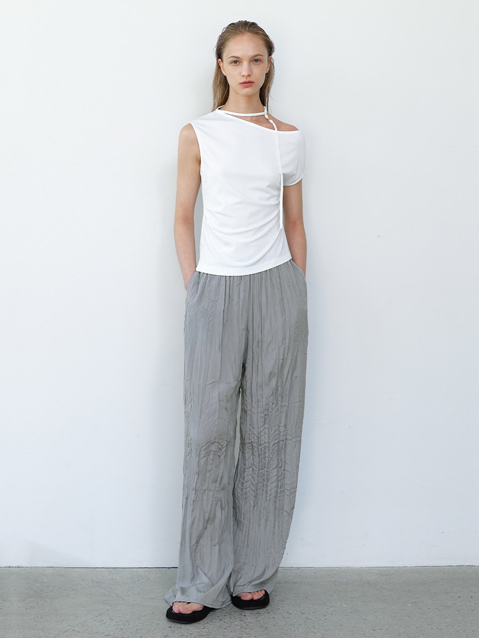 ROLAROLA★大人気★STRING FRILL TRACK PANTS♪ MUSINSA公式 | ROLAROLA STRING FRILL TRACK PANTS NAVY