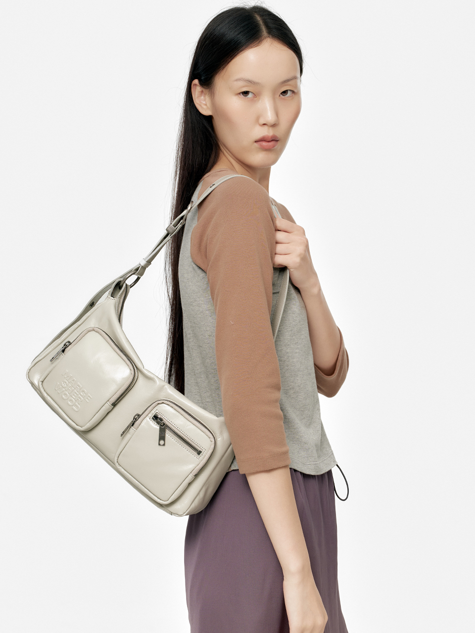 OUTPOCKET HOBO_light grey glossy plain