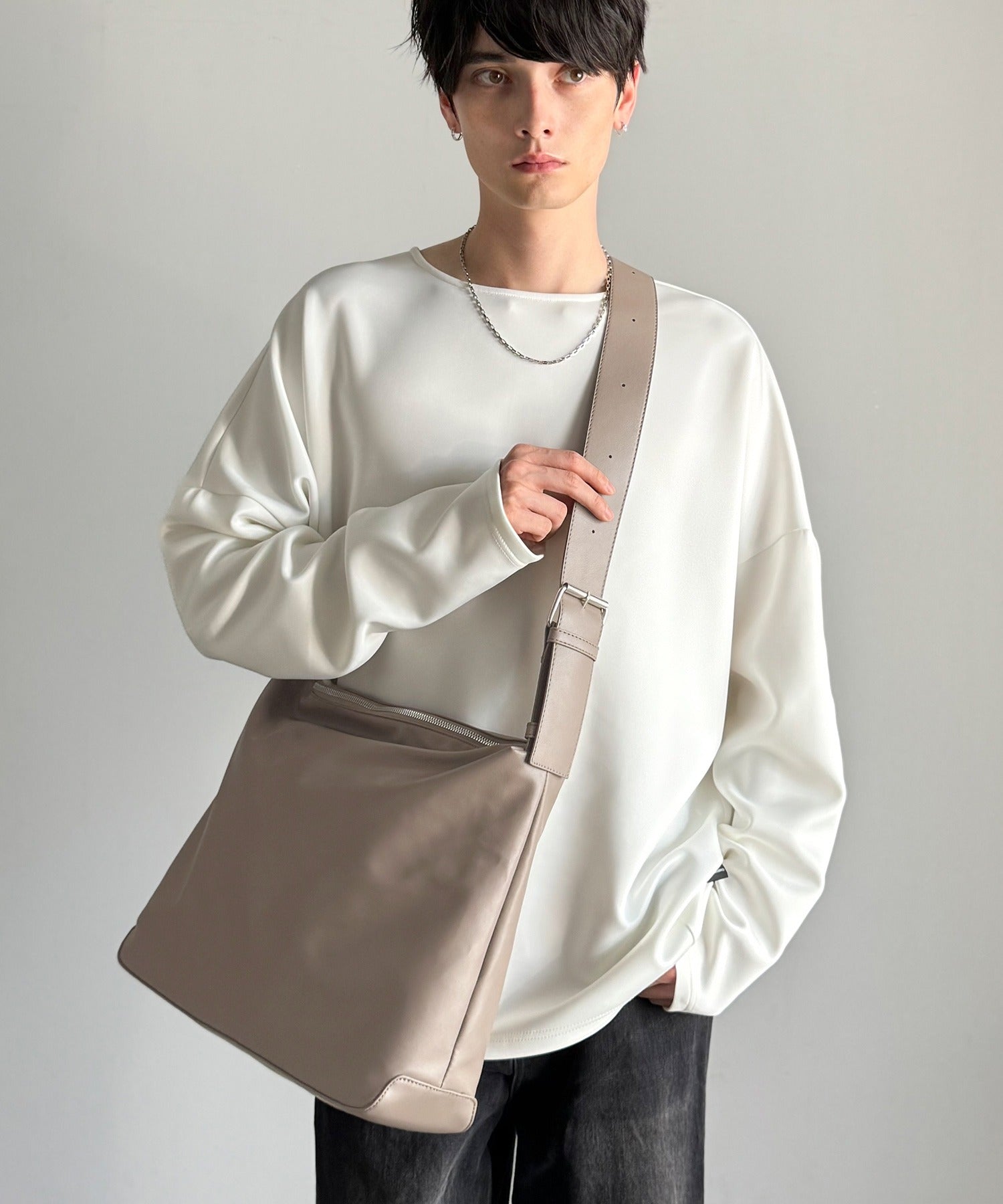 白*馬様 未使用？オービス　チェストパック 通勤、通学、旅行にもってこいの、軽やか大容量バッグ！ワイド