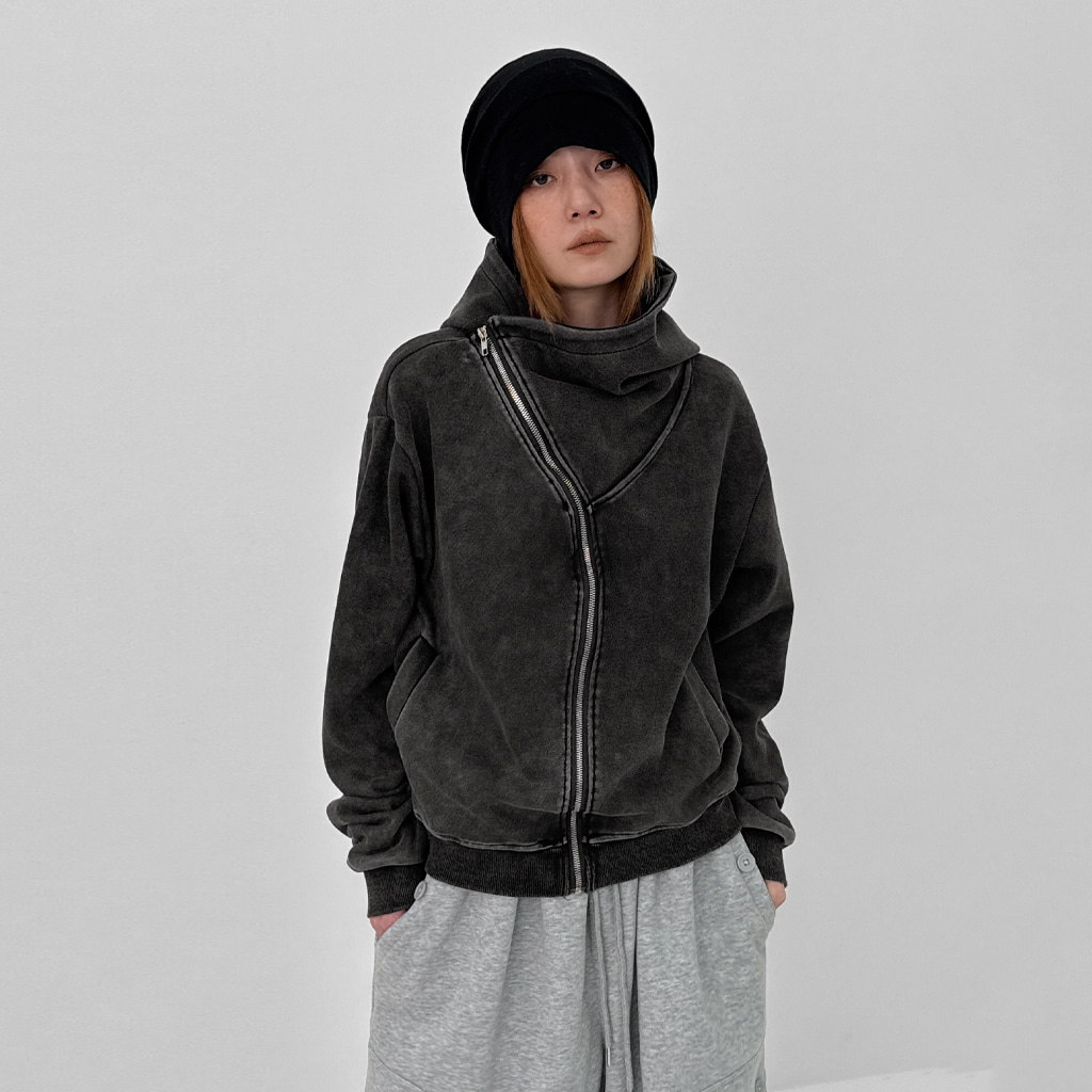 ダイアゴナル ハイネック ウォッシュ フード ジップアップ