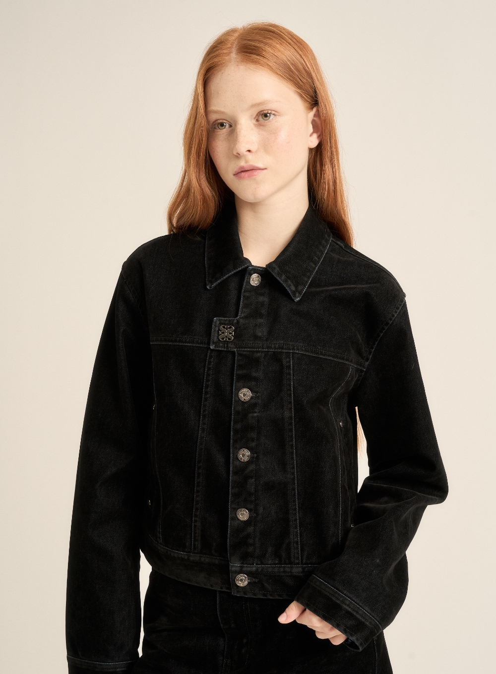 W) Symbol Brooch Velvet Denim Trucker Jacket - Black
