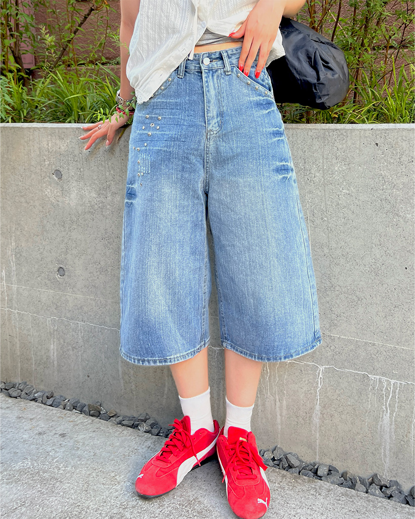 【24SS NEW】MiuMiu / サテン ワイドレッグ バミューダパンツ 24SS NEW】MiuMiu / サテン ワイドレッグ バミューダパンツ