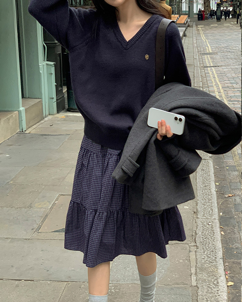 [original] プレミアムウールエンブレムVネックオーバーサイズニット(S-L)