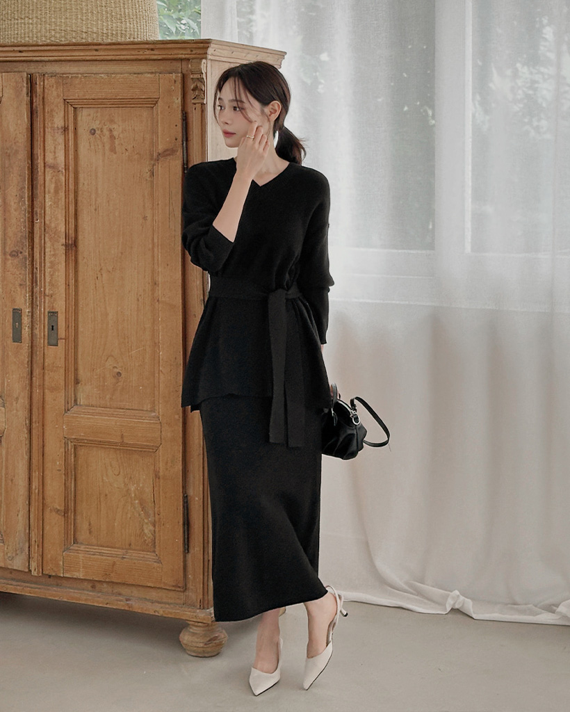 Ｖネックストラップニット＆ウエストゴムスリットロングスカートセット