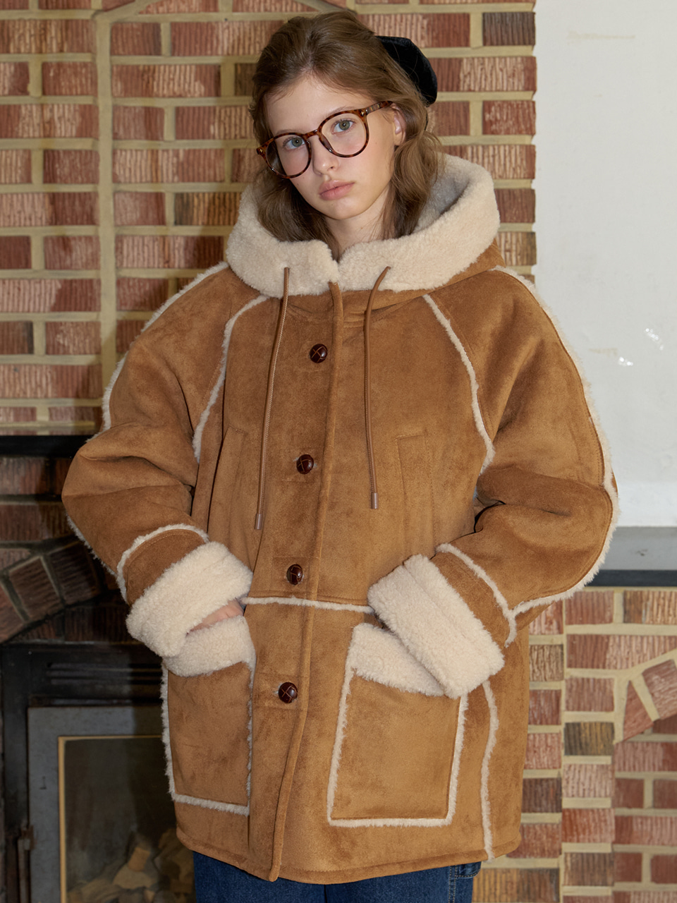 A HOODED DUFFLE MUSTANG_BROWN