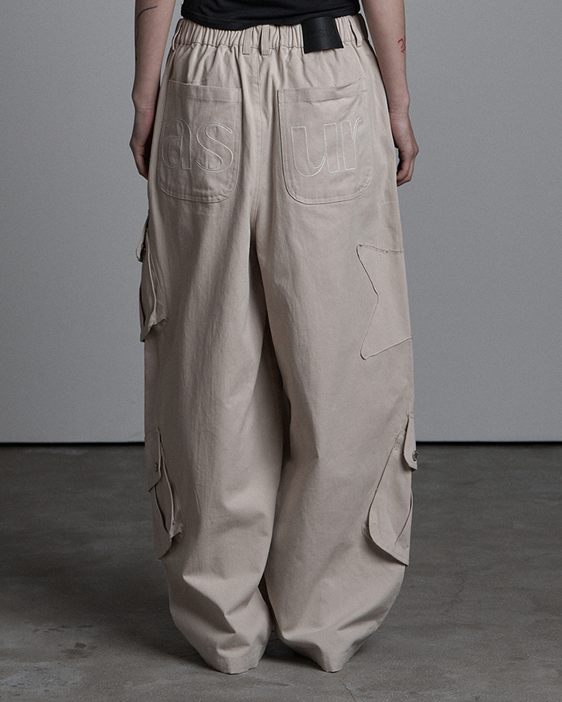 AU PATCHED POCKET COTTON PANTS BEIGE